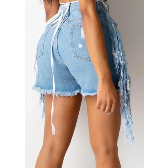 NWT Blue Light Wash Stretchy Distressed Fringed Shorts - Picture 2 of 2